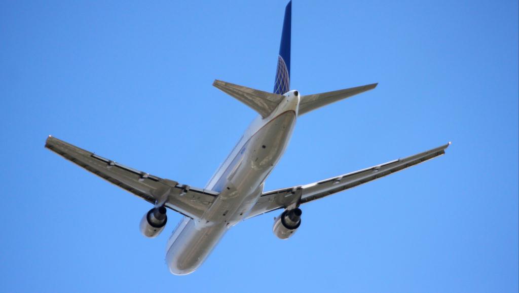 Photo of aircraft N659UA operated by United Airlines