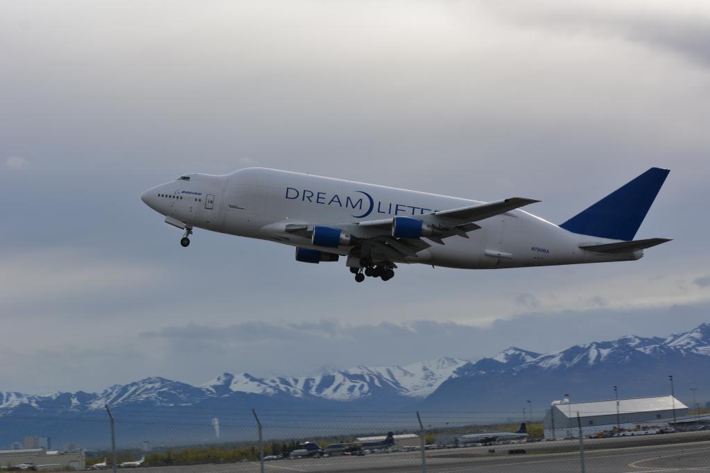 Photo of aircraft N780BA operated by Boeing