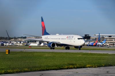 Photo of aircraft N852DN operated by Delta Air Lines