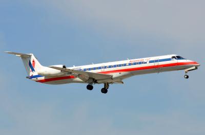 Photo of aircraft N688AE operated by American Eagle
