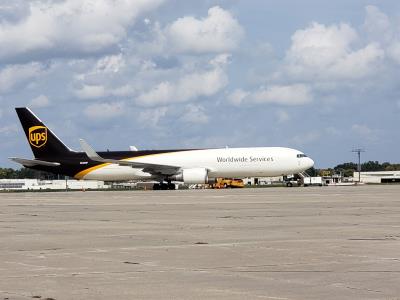 Photo of aircraft N335UP operated by United Parcel Service (UPS)