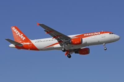 Image of aircraft registration G-EZUP - A A320-214 operated by easyJet
