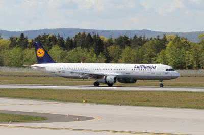 Image of aircraft registration D-AIRM - A A321-131 operated by Lufthansa