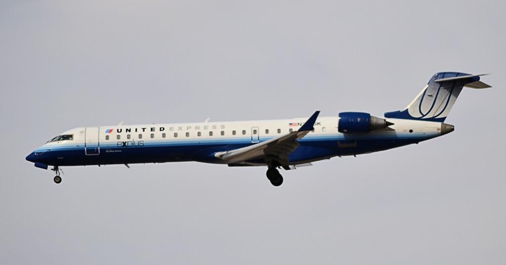 Photo of aircraft N708SK operated by United Express