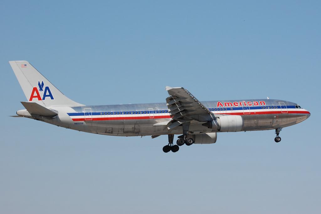 Photo of aircraft N80058 operated by American Airlines