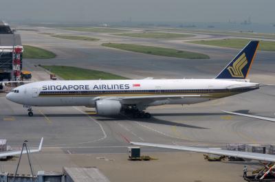 Photo of aircraft 9V-SQN operated by Singapore Airlines