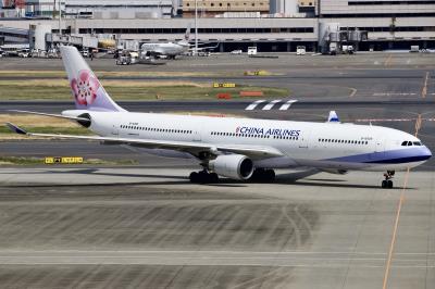 Photo of aircraft B-18359 operated by China Airlines