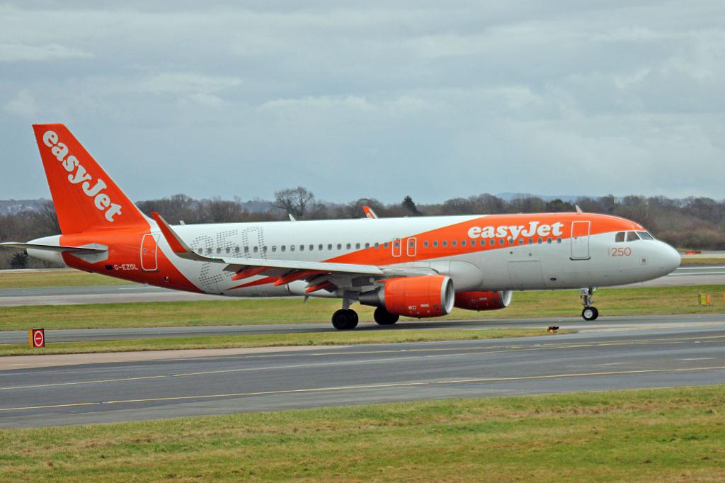 Photo of aircraft G-EZOL operated by easyJet