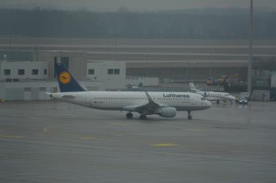 Image of aircraft registration D-AIUX - A A320-214(WL) operated by Lufthansa