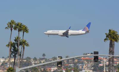 Photo of aircraft N26215 operated by United Airlines