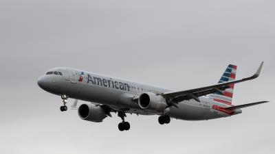 Photo of aircraft N438AN operated by American Airlines