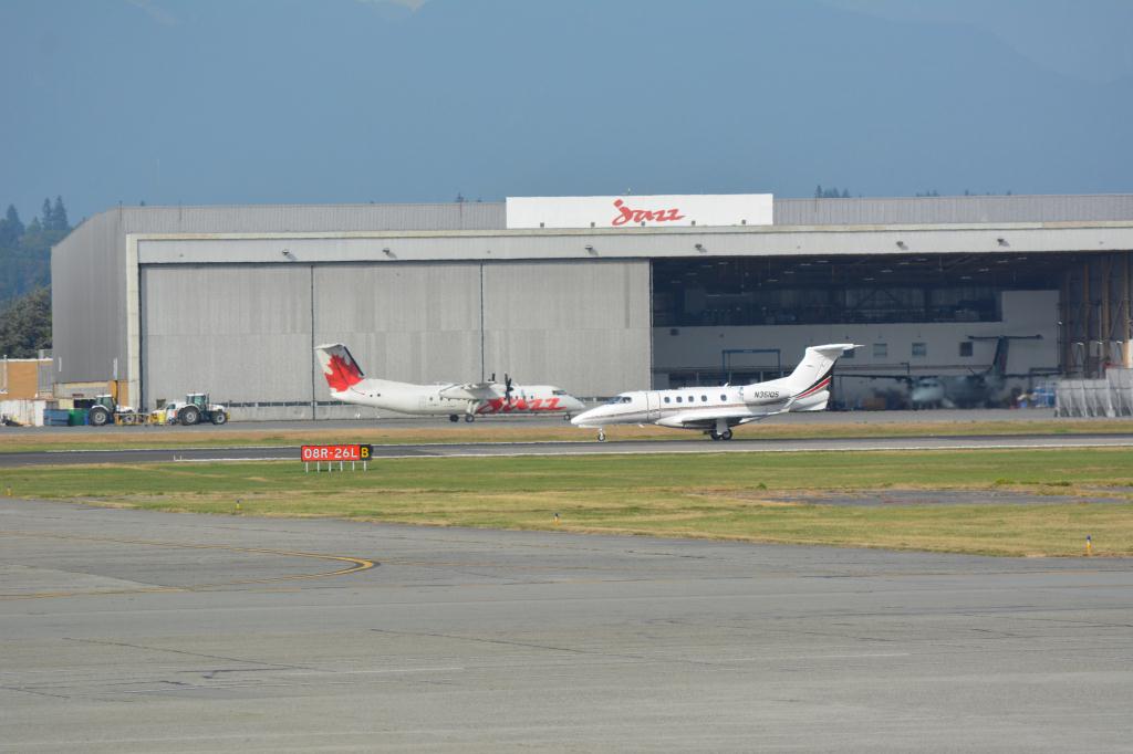 Photo of aircraft N351QS operated by NetJets