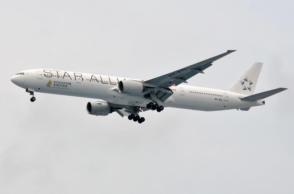 Photo of aircraft 9V-SYL operated by Singapore Airlines