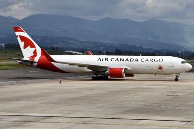 Photo of aircraft C-GHLV operated by Air Canada