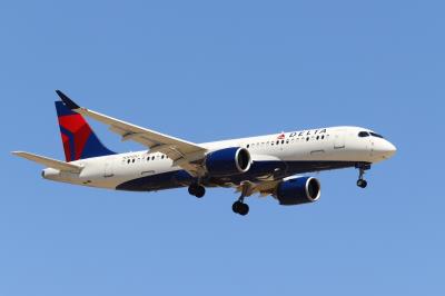 Photo of aircraft N305DU operated by Delta Air Lines