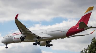 Photo of aircraft EC-OAX operated by Iberia