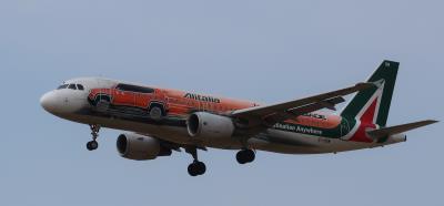Image of aircraft registration EI-DSW - A A320-216 operated by Alitalia