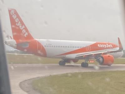 Photo of aircraft G-UZHR operated by easyJet