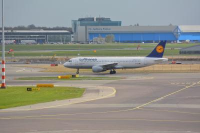 Photo of aircraft D-AIZI operated by Lufthansa