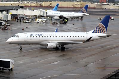 Photo of aircraft N132SY operated by United Express