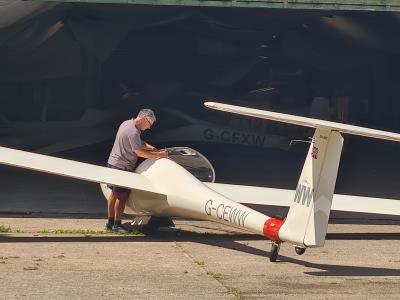 Photo of aircraft G-CEWW operated by The South Wales Gliding Club Ltd