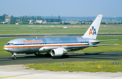 Photo of aircraft N329AA operated by American Airlines