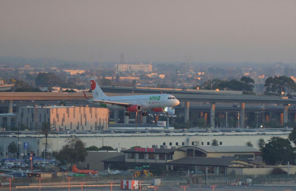 Photo of aircraft XA-VAU operated by Viva Aerobus