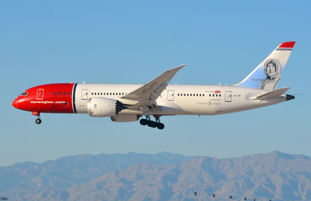 Photo of aircraft LN-LNE operated by Norwegian Long Haul