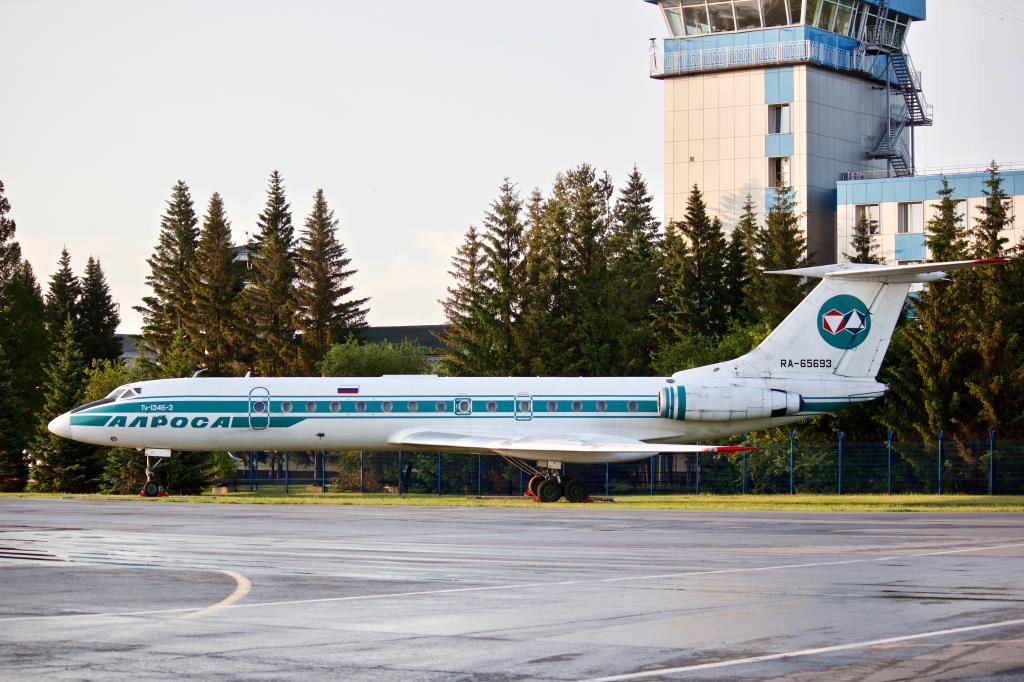 Photo of aircraft RA-65693 operated by Alrosa-Avia