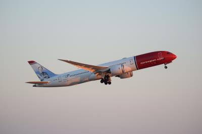 Image of aircraft registration SE-RXZ - A 787-9 Dreamliner operated by Norwegian Air Sweden