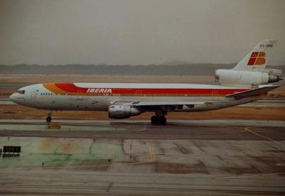 Photo of aircraft EC-DHZ operated by Iberia