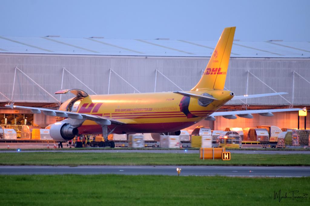 Photo of aircraft D-AEAS operated by EAT Leipzig