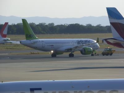 Photo of aircraft YL-CSH operated by Air Baltic