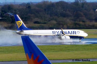 Photo of aircraft EI-DWZ operated by Ryanair