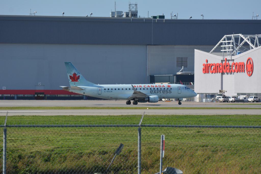 Photo of aircraft C-FUJA operated by Air Canada Express