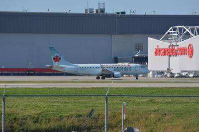 Photo of aircraft C-FUJA operated by Air Canada Express