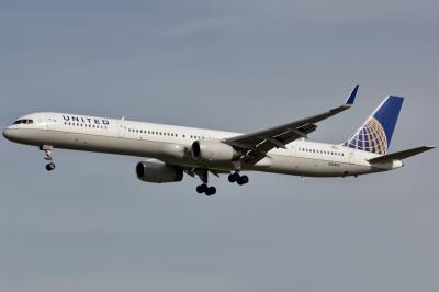 Photo of aircraft N56859 operated by United Airlines