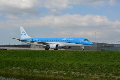 Photo of aircraft PH-EZN operated by KLM Cityhopper