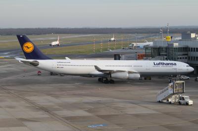 Image of aircraft registration D-AIGW - A A340-313 operated by Lufthansa