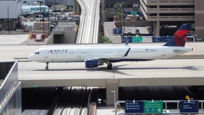 Photo of aircraft N104DN operated by Delta Air Lines