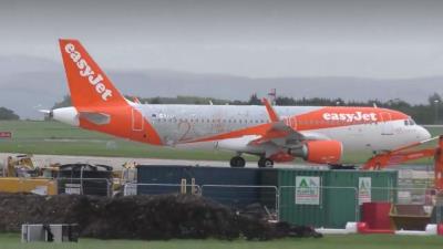Image of aircraft registration G-EZOX - A A320-214(WL) operated by Easyjet