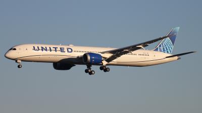 Photo of aircraft N13013 operated by United Airlines