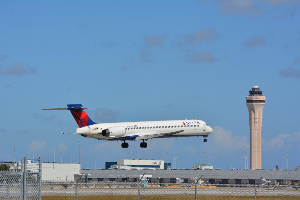 Photo of aircraft N940DN operated by Delta Air Lines
