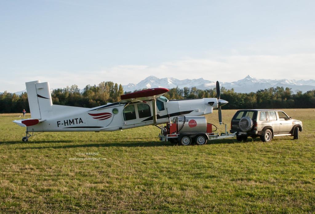Photo of aircraft F-HMTA operated by Pau Parachutisme Passion
