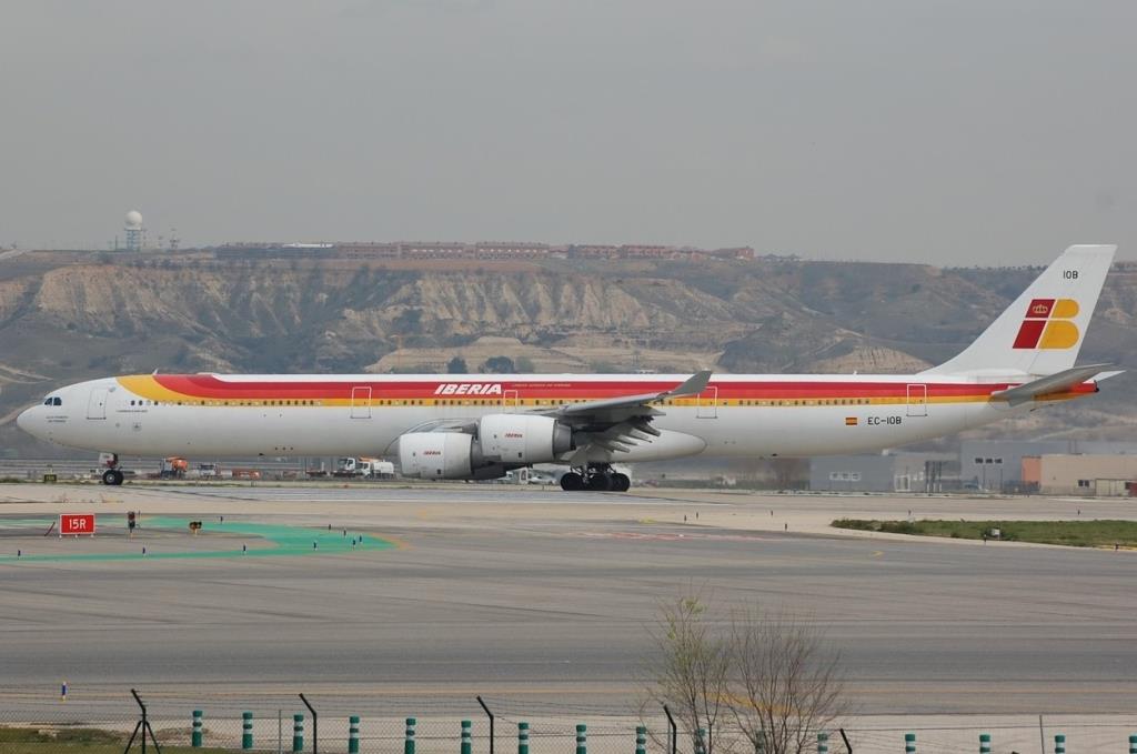 Photo of aircraft EC-IOB operated by Iberia