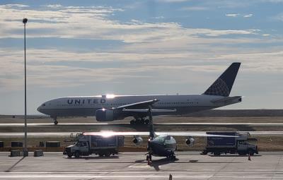 Photo of aircraft N774UA operated by United Airlines