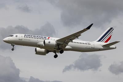 Photo of aircraft F-HZUY operated by Air France