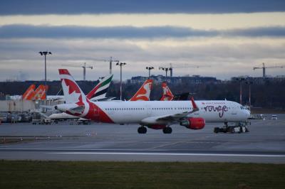 Photo of aircraft C-GJTH operated by Air Canada Rouge