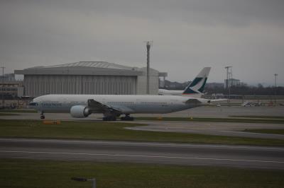 Image of aircraft registration B-KQX - A 777-367(ER) operated by Cathay Pacific Airways