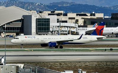 Photo of aircraft N374DX operated by Delta Air Lines